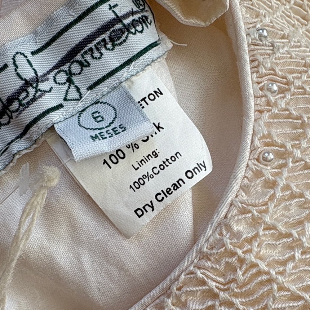 Elegant Silk Cream Dress with Bonnet - Picture 4 of 7